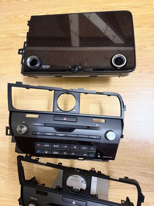 Uszkodzone radio ekran zegary Lexus NX RX LBX LM
