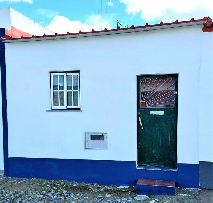 Moradia com quintal e anexo