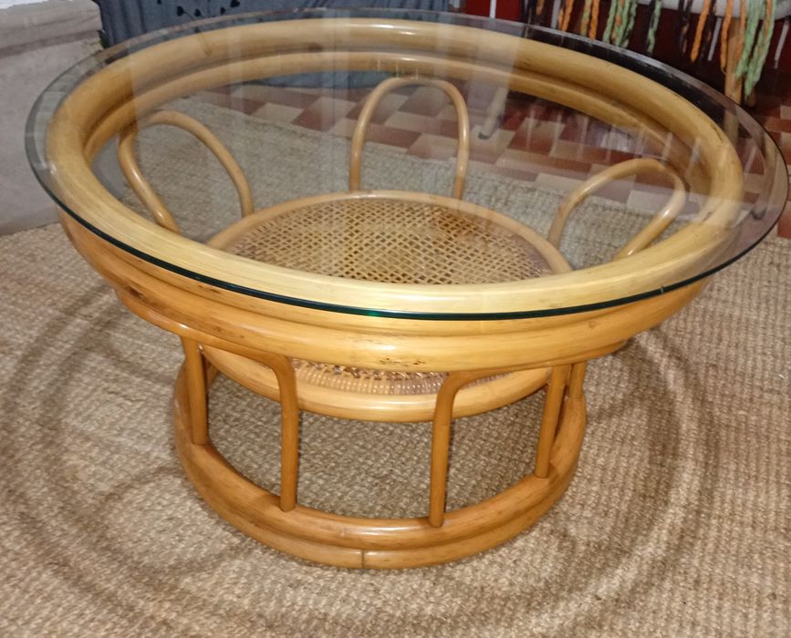 Mesa de bambu e vidro