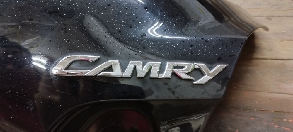 Кришка багажника Camry40