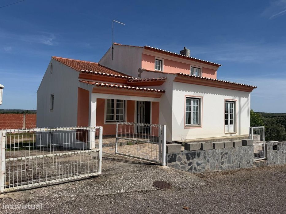 Moradia T3 I 290 m2 I Lote de 612m2 I Albufeira do Maranhão-Avis Porta