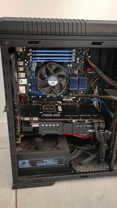 Komputer stacjonarny: i7, GTX580, 16GB ram, W11