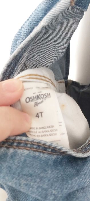 Jardineira menina Oshkosh