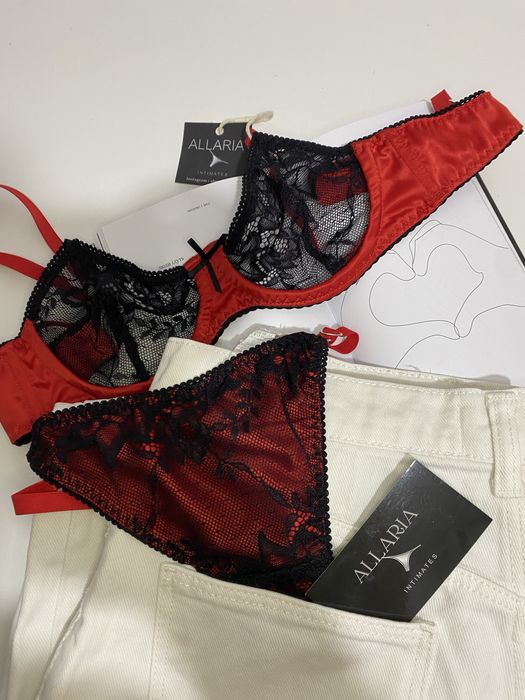 Набір комлета розмір бюстгалтера 75В трусики s регулюються