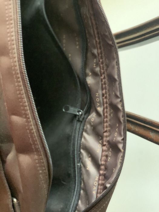 Bolsa documentos ou portátil. com divis e uma  com fecho; marca Avon