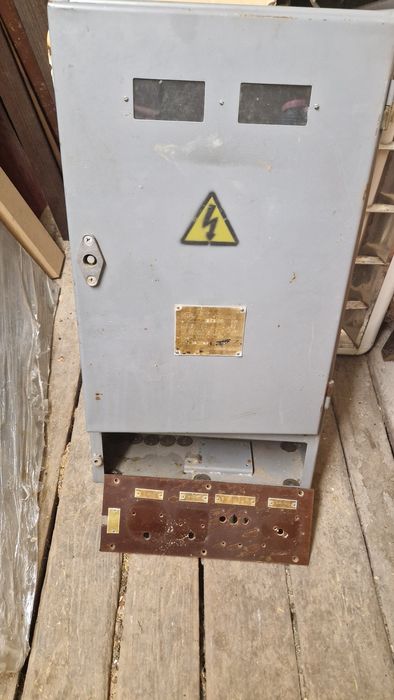 Щит ящик для комутаційної апаратури
