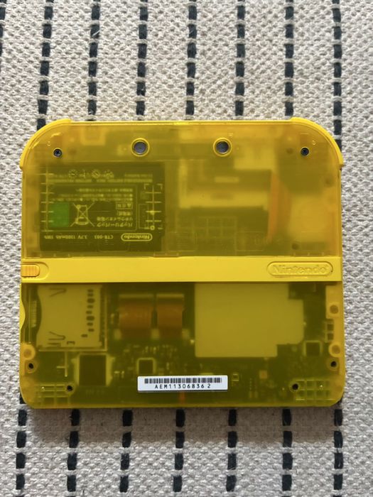 Nintendo 2DS Special Pikachu Edition