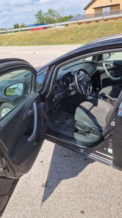 Opel Astra J 1.7 cdti / biled / 19 cali / 2 komplety kół / OC BT do 07.2027
