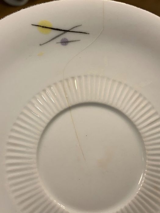 Porcelana Wałbrzych - 4 filiżanki z 2 talerzykami