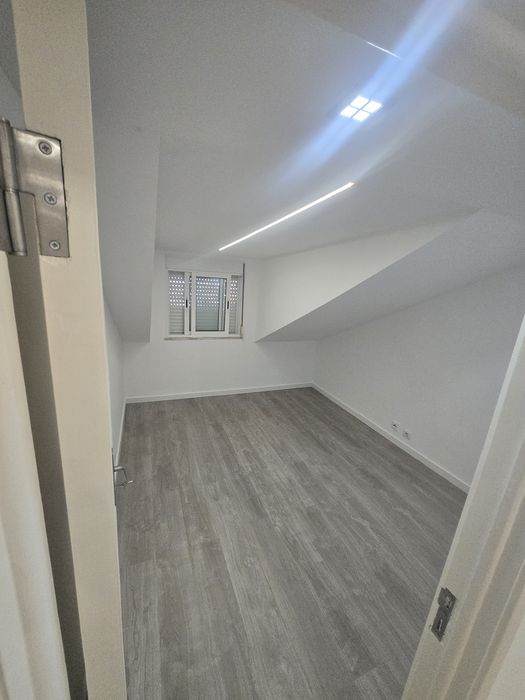 Arrendo apartamento T3 no Feijo