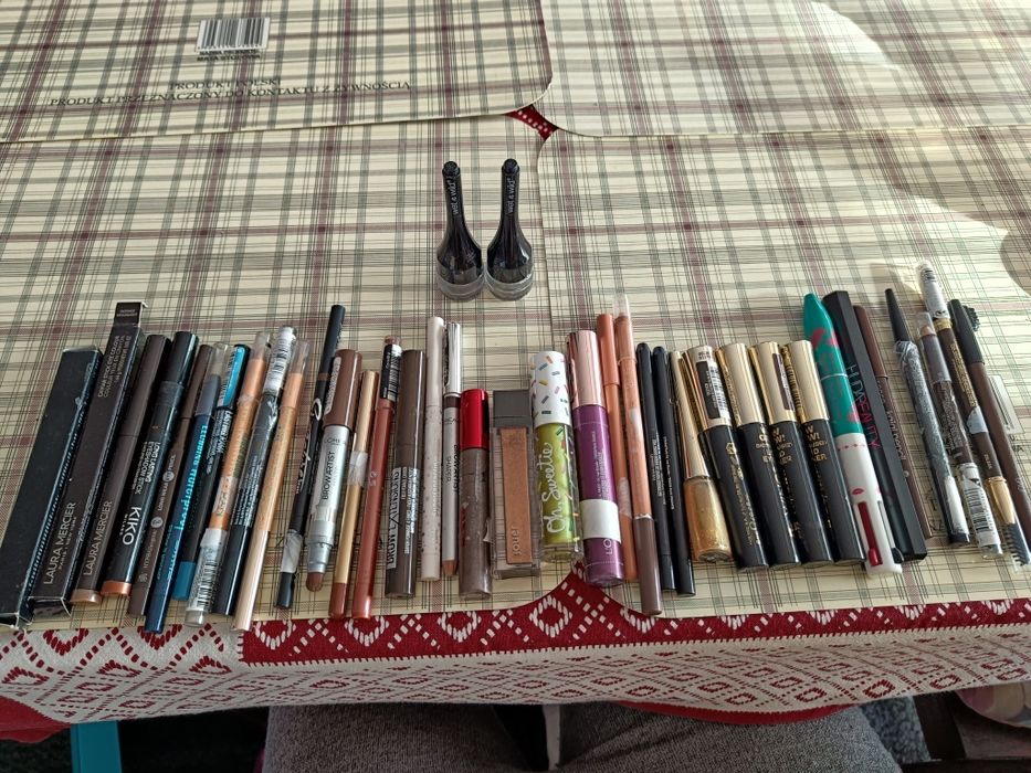 Kredka do brwi oczy konturówka eyeliner Maybelline nyx kiko loreal