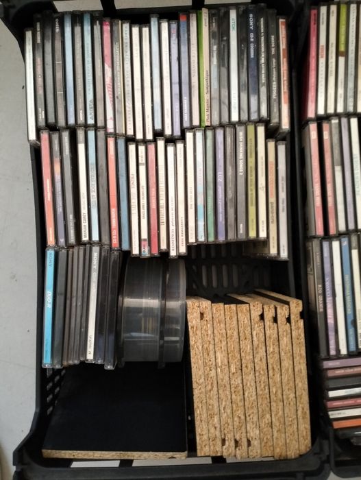 CD de música vários géneros com estante