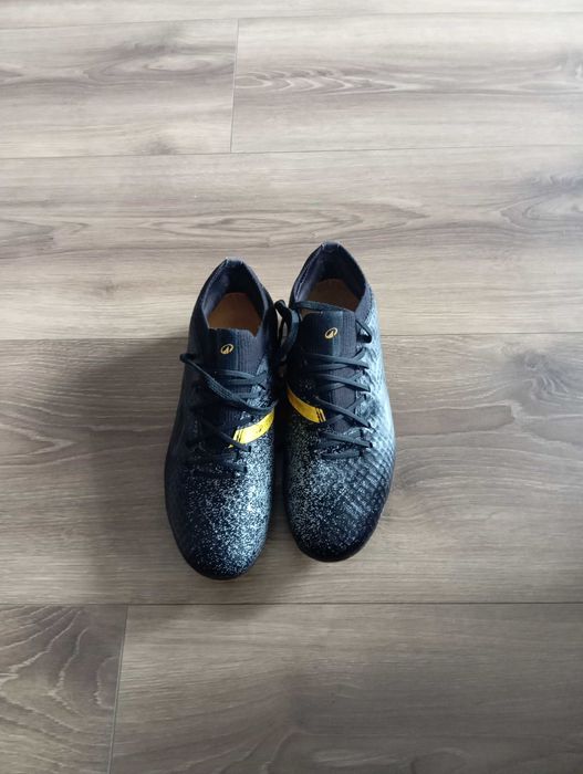 Buty piłkarskie