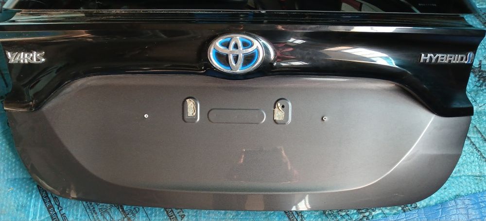 Klapa bagażnika spoiler  TOYOTA YARIS IV 1g3