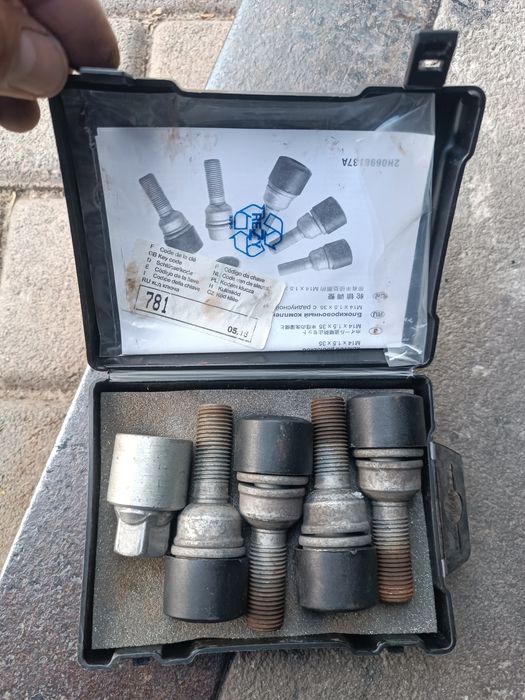 Болти секретка VW