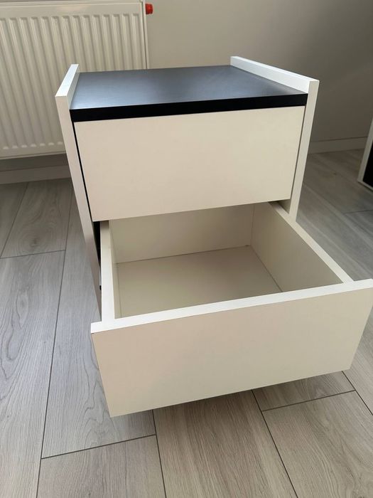 Тумбочки приліжкові