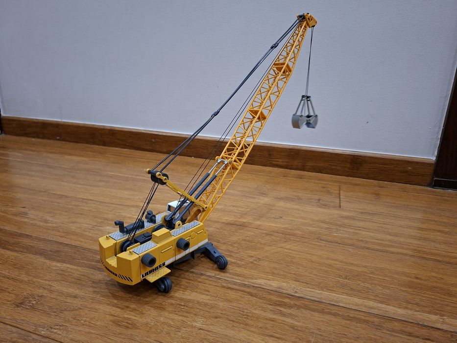 Model Siku 3536 Liebherr koparka linowa