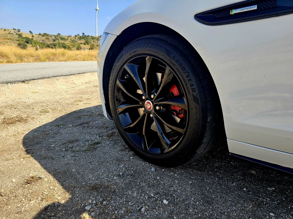 JAGUAR XF Versão R-Sport Piano Black — photo 5