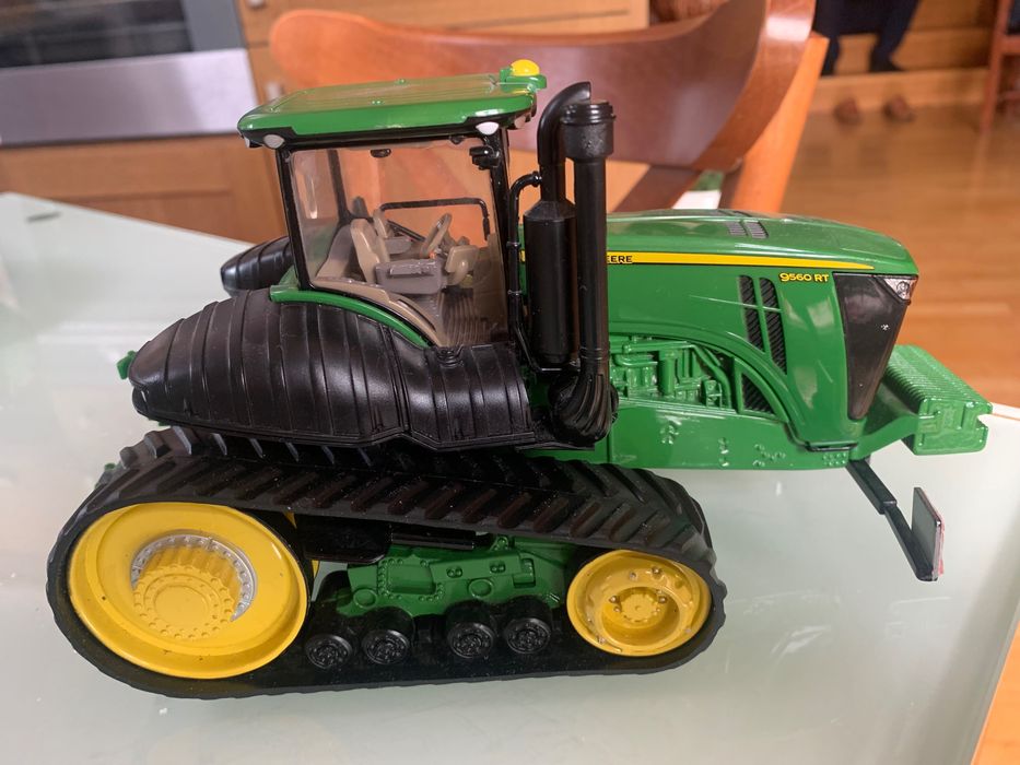 Britains traktor JOHN DEERE 9560RT 1:32