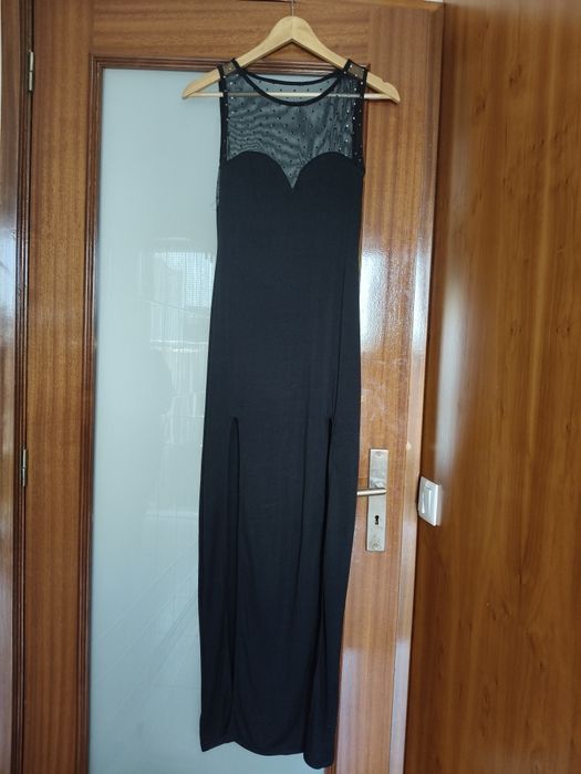 Vendo vestidos de cerimónia.