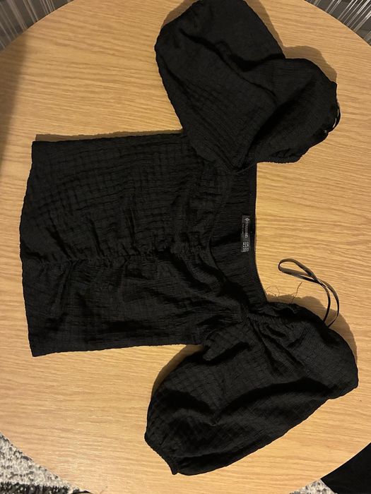 Top czarny Stradivarius bufki hiszpanka strukturalny XS