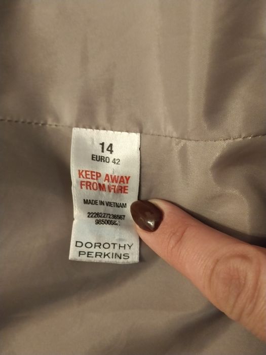 Sprzedam beżowy płaszcz flauszowy rozmiar 42