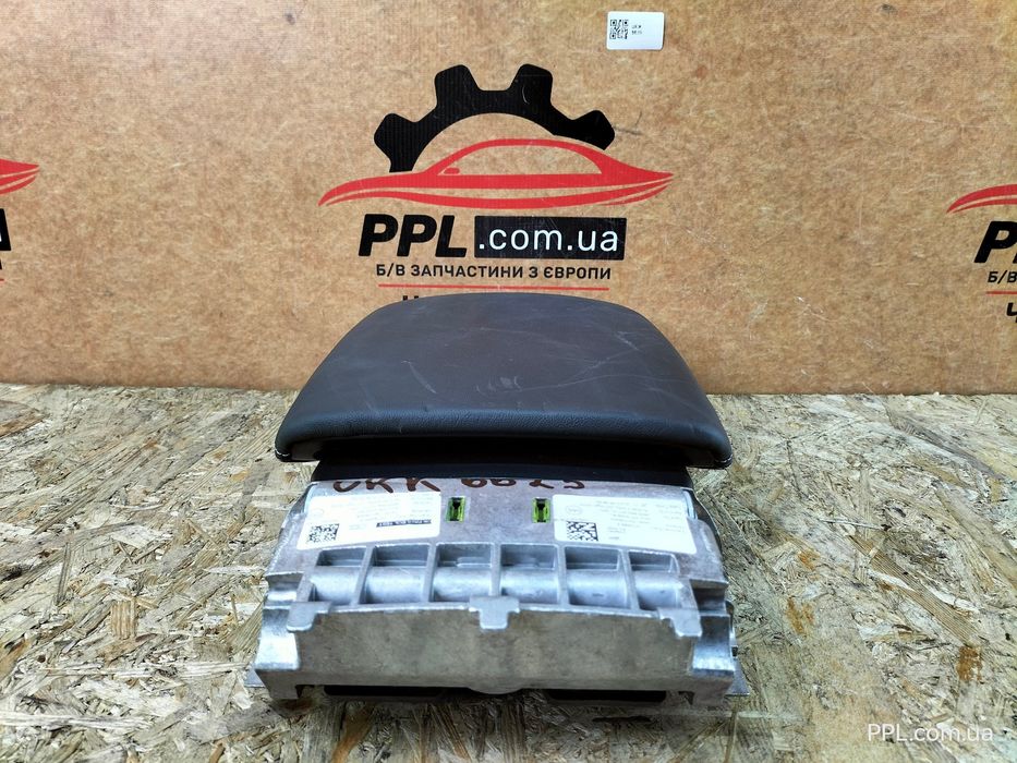 Audi Q8 18- Подлокотник 4M8864207S