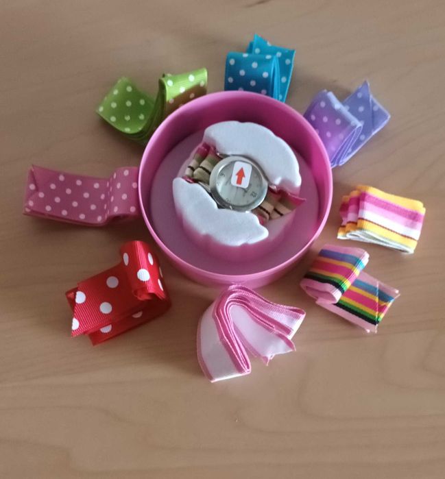 Watch with 9 Fabric Bracelets in Various Patterns64564004428801124