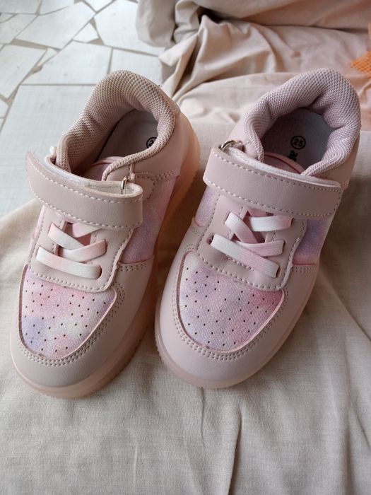 Кросовки для девочки.