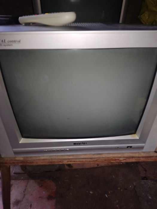 Телевізори,пілесос,диван