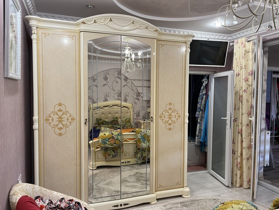 Елітний будинок 302 м2 престижний район Берегово