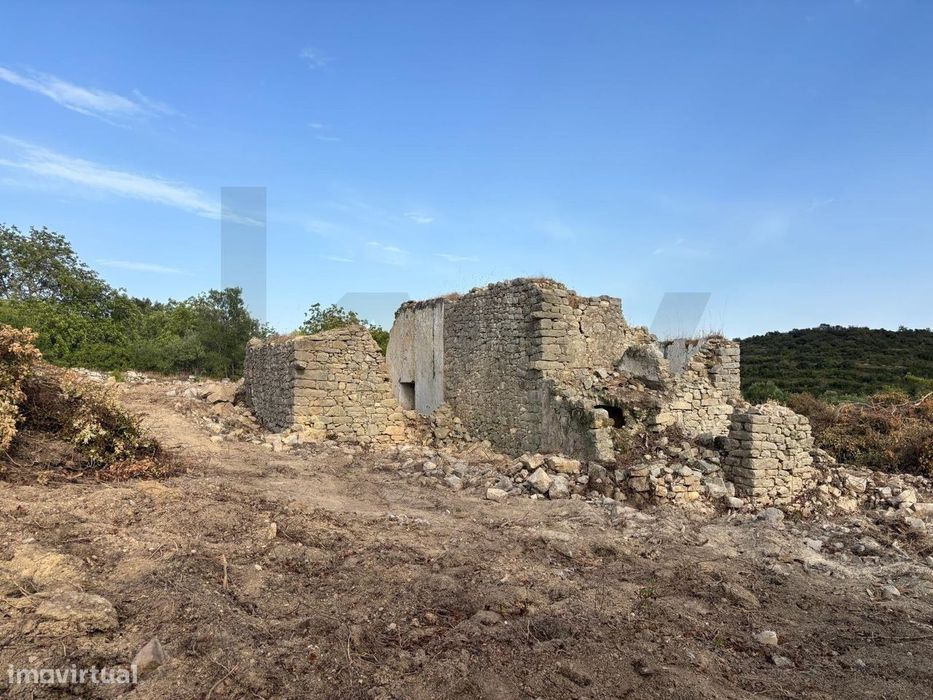 Terreno com Ruina em Charneca de São Faustino - Boliqueime - Loulé