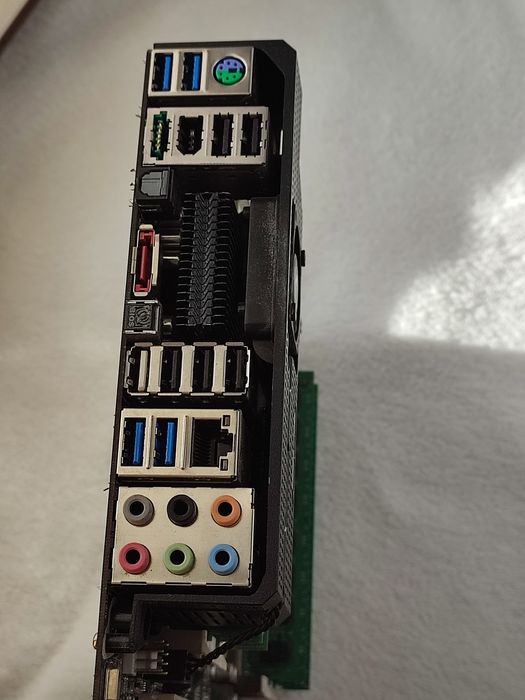 Płyta główna Asus x79 +procesor Intel core i7 + 16GB ramu