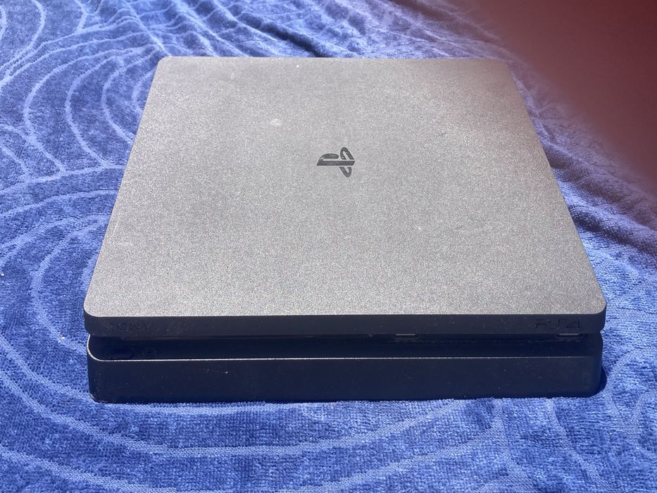 Playstation 4 slim