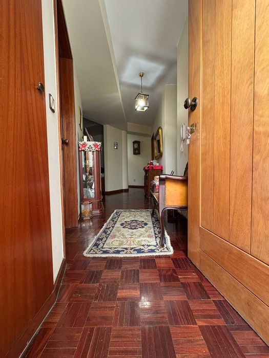 Apartamento T4 nas Madalenas com vista mar