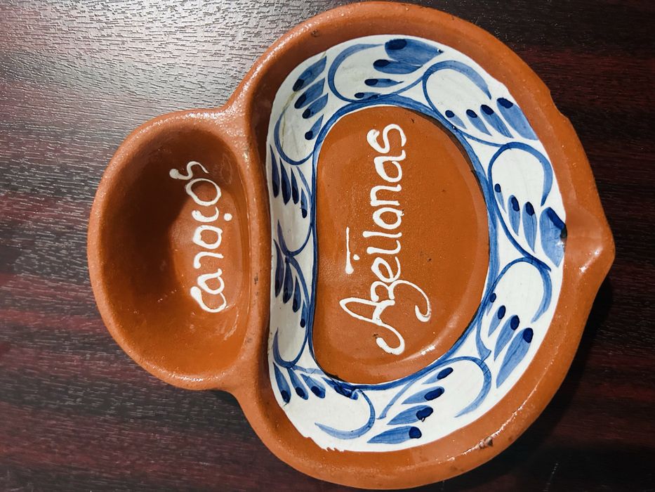 Azeitoneira de barro pintada a mao