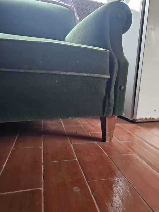 Sofá vintage verde em boas condições