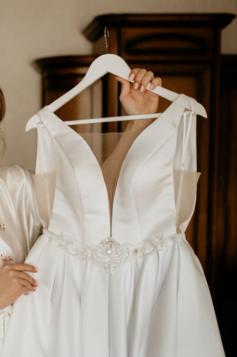 Gładka suknia ślubna