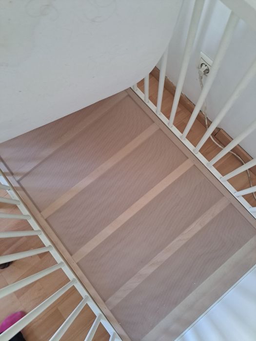 Berço branco com colchão