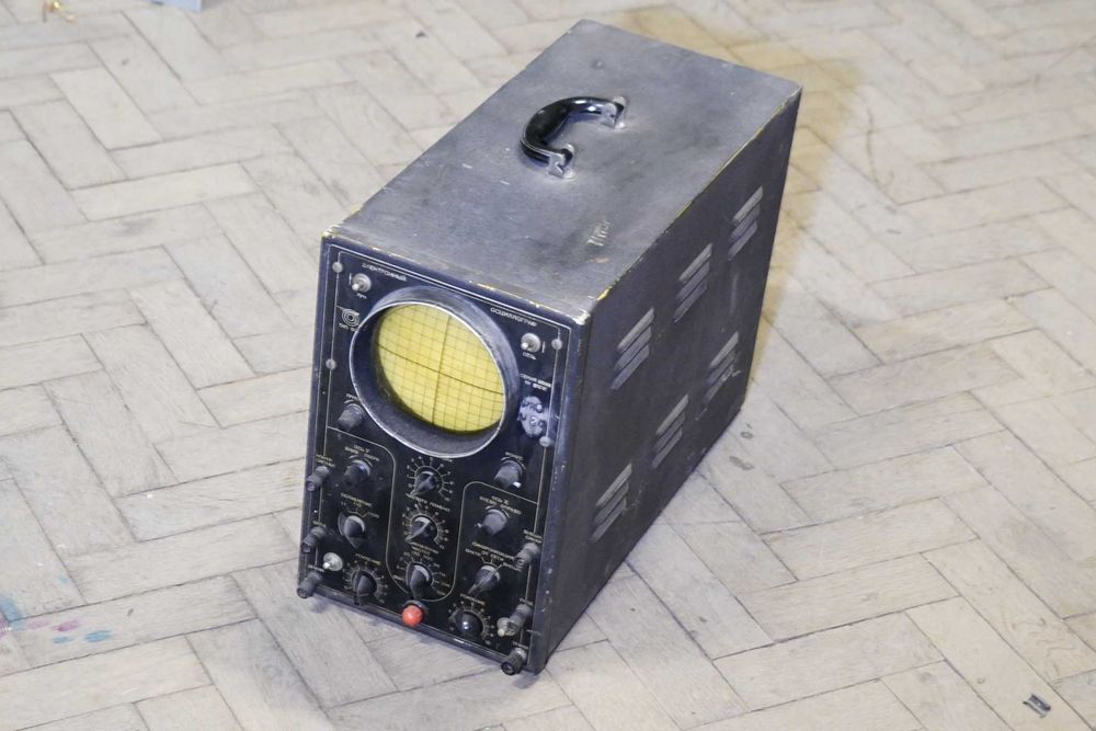 Электронный осциллограф "ЭО-7" (С1-1) старинный. ламповый. Вес 24 кг.