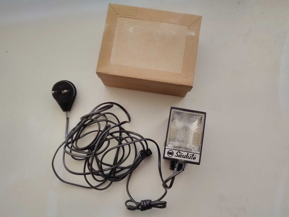 Фотоспалах (фотовспишка) Saulute СССР. У комплекті нова запасна лампа.