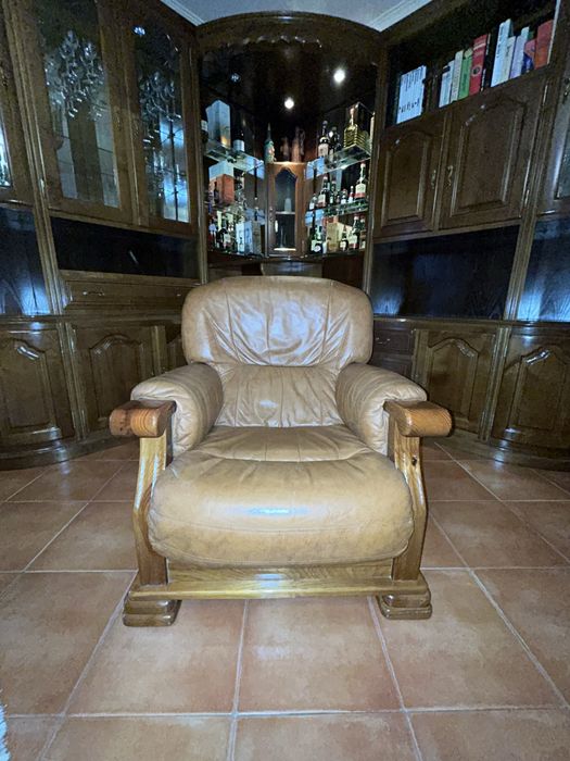 Conjunto de 2 Poltronas em Pele e Madeira