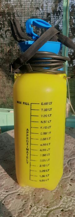 Опрыскиватель на  8 литра