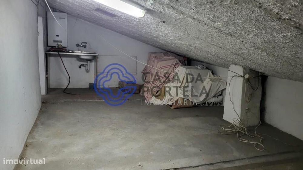 T3 em Viseu: Único no Prédio, Escada Privativa e Sótão Total. Ideal pa