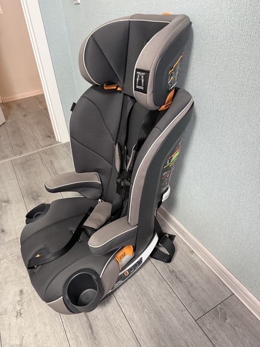 Автокрісло Chicco Myfit