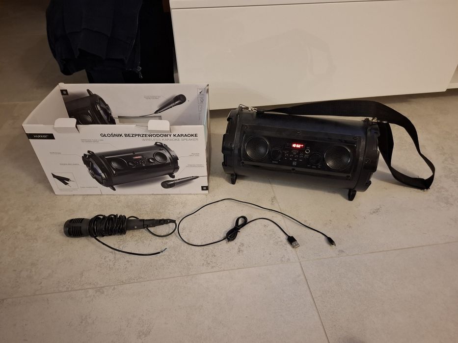 Głośnik bezprzewodowy,radio,  karaoke  ,kupiony  w popularnym dyskoncie.