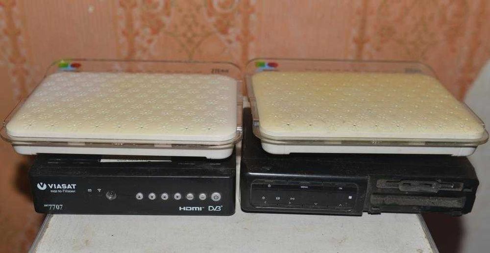 Три DVD, з/ч до відеомагнітофонів, тощо