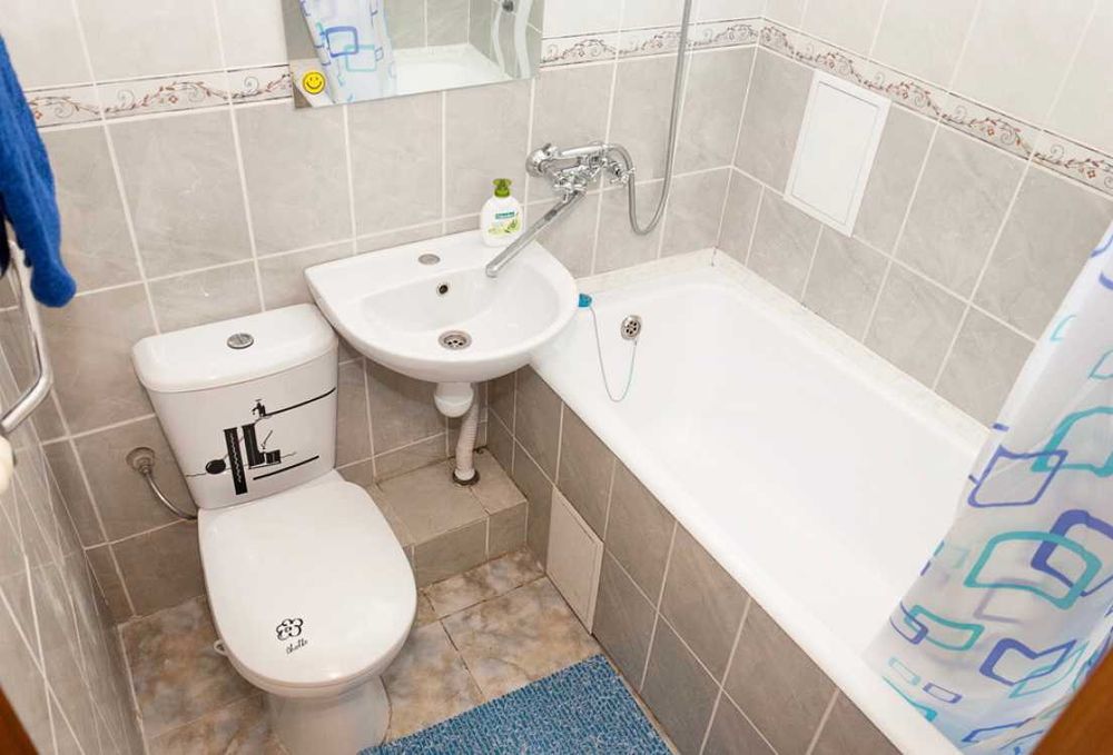 Тихий центр, Печерськ // Лавра.