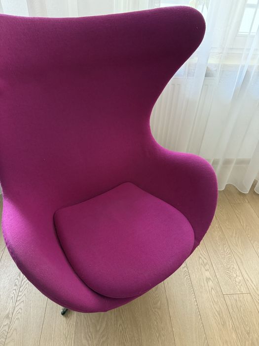 Fotel uszatek jajko fuksja