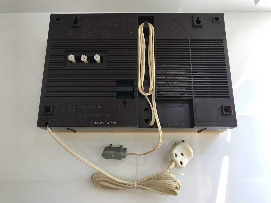 Радиоприемник Альтаир-202 (трехпрограммный)